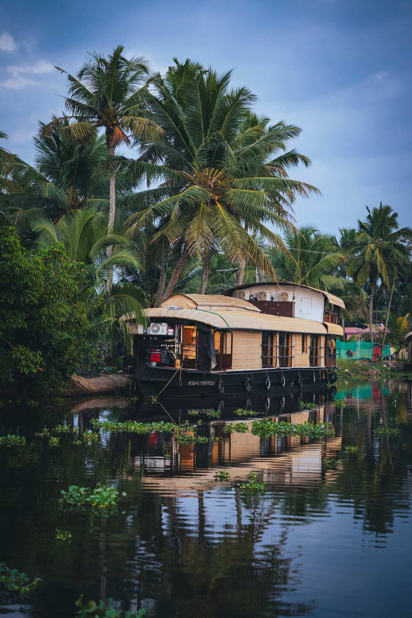 Stay: Overnight stays on the water